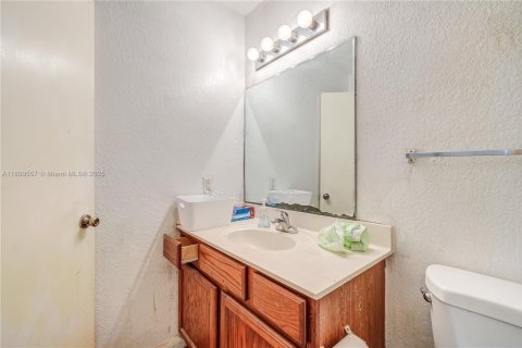 House in Miami, Florida 1 bedroom, 64.1 sq.m. № 1952535 - photo 9