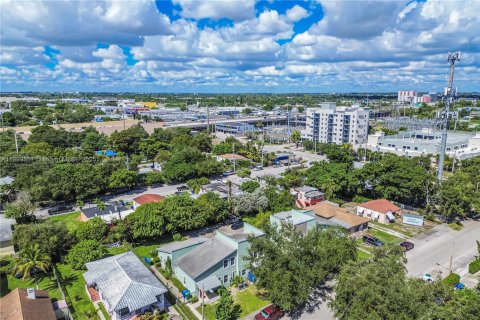 House in Miami, Florida 1 bedroom, 64.1 sq.m. № 1952535 - photo 21