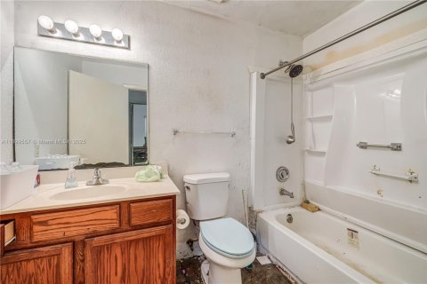 House in Miami, Florida 1 bedroom, 64.1 sq.m. № 1952535 - photo 10