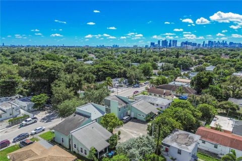House in Miami, Florida 1 bedroom, 64.1 sq.m. № 1952535 - photo 14