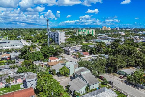 House in Miami, Florida 1 bedroom, 64.1 sq.m. № 1952535 - photo 16