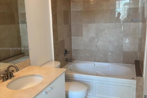 Copropriété à vendre à Hollywood, Floride: 2 chambres, 99.96 m2 № 2078018 - photo 14