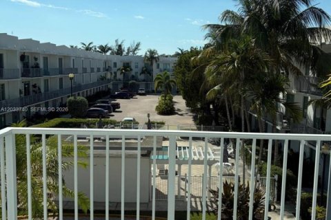 Copropriété à vendre à Hollywood, Floride: 2 chambres, 99.96 m2 № 2078018 - photo 28