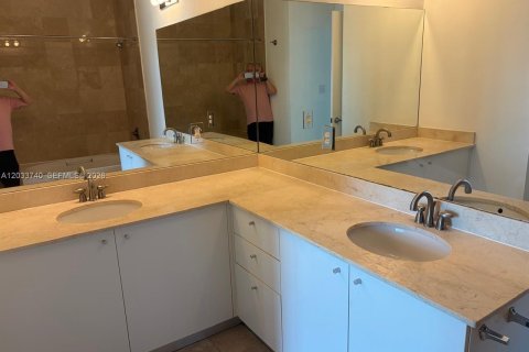 Copropriété à vendre à Hollywood, Floride: 2 chambres, 99.96 m2 № 2078018 - photo 18