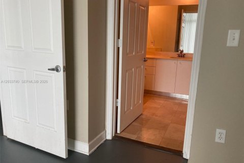 Copropriété à vendre à Hollywood, Floride: 2 chambres, 99.96 m2 № 2078018 - photo 12