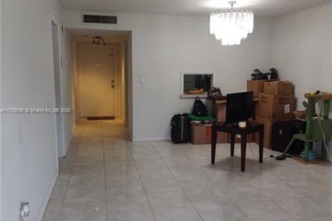 Condominio en venta en Miami, Florida, 1 dormitorio, 88.63 m2 № 1646360 - foto 9