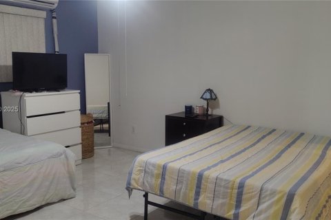 Condominio en venta en Miami, Florida, 1 dormitorio, 88.63 m2 № 1646360 - foto 14