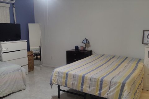 Condominio en venta en Miami, Florida, 1 dormitorio, 88.63 m2 № 1646360 - foto 13