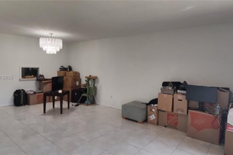 Condominio en venta en Miami, Florida, 1 dormitorio, 88.63 m2 № 1646360 - foto 10