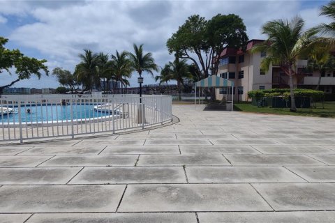 Condominio en venta en Miami, Florida, 1 dormitorio, 88.63 m2 № 1646360 - foto 3