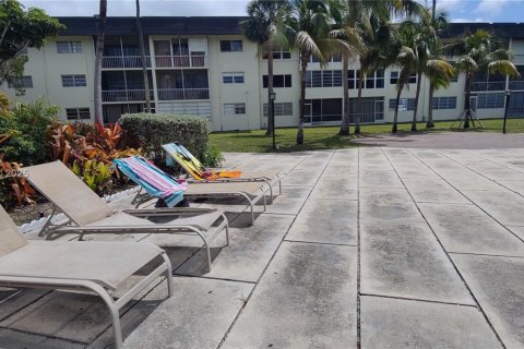 Condominio en venta en Miami, Florida, 1 dormitorio, 88.63 m2 № 1646360 - foto 2