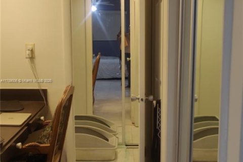 Condominio en venta en Miami, Florida, 1 dormitorio, 88.63 m2 № 1646360 - foto 17
