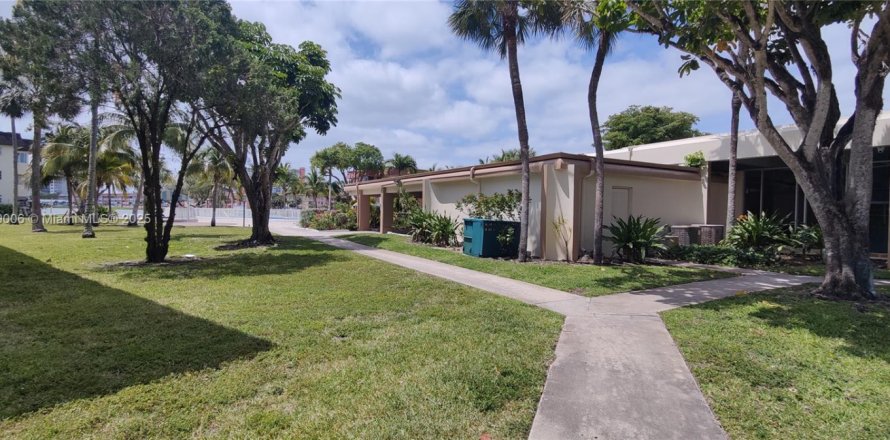 Condominio en Miami, Florida, 1 dormitorio № 1646360