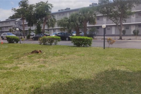 Condominio en venta en Miami, Florida, 1 dormitorio, 88.63 m2 № 1646360 - foto 23