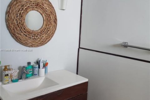 Condominio en venta en Miami, Florida, 1 dormitorio, 88.63 m2 № 1646360 - foto 20