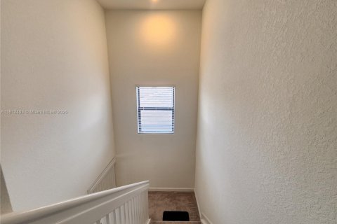 House in Miami, Florida 4 bedrooms, 237.83 sq.m. № 1758851 - photo 12