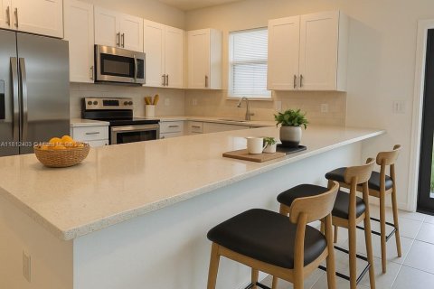 House in Miami, Florida 4 bedrooms, 237.83 sq.m. № 1758851 - photo 6