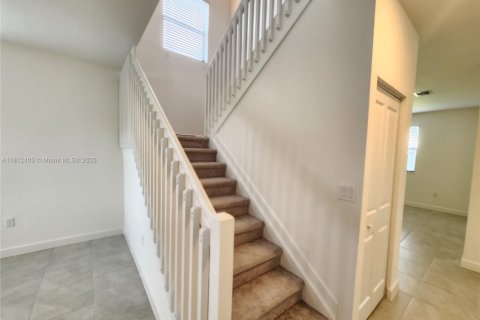 House in Miami, Florida 4 bedrooms, 237.83 sq.m. № 1758851 - photo 11