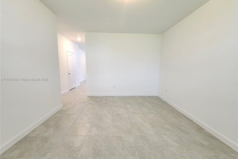 House in Miami, Florida 4 bedrooms, 237.83 sq.m. № 1758851 - photo 5