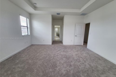 House in Miami, Florida 4 bedrooms, 237.83 sq.m. № 1758851 - photo 15
