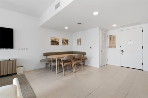 Condominio en venta en Miami, Florida, 1 dormitorio, 55.56 m2 № 2037737 - foto 9