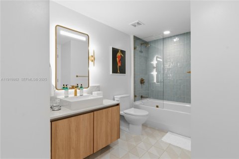 Condominio en venta en Miami, Florida, 1 dormitorio, 55.56 m2 № 2037737 - foto 12