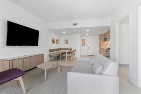 Condominio en venta en Miami, Florida, 1 dormitorio, 55.56 m2 № 2037737 - foto 3