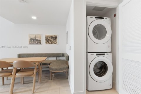 Condominio en venta en Miami, Florida, 1 dormitorio, 55.56 m2 № 2037737 - foto 15
