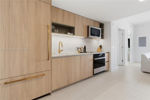 Condominio en venta en Miami, Florida, 1 dormitorio, 55.56 m2 № 2037737 - foto 11
