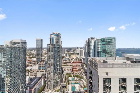 Condominio en venta en Miami, Florida, 1 dormitorio, 55.56 m2 № 2037737 - foto 2
