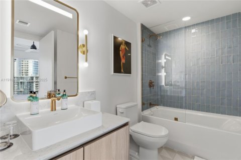 Condominio en venta en Miami, Florida, 1 dormitorio, 55.56 m2 № 2037737 - foto 13