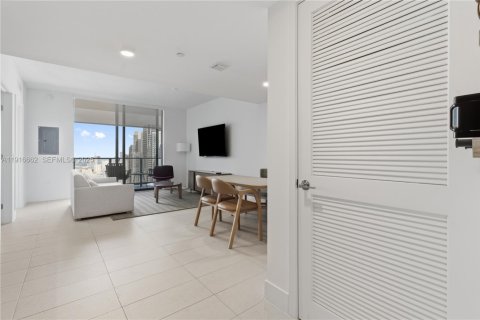 Condominio en venta en Miami, Florida, 1 dormitorio, 55.56 m2 № 2037737 - foto 14