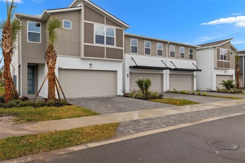Adosado en venta en Brandon, Florida, 4 dormitorios, 240.25 m2 № 1910628 - foto 1