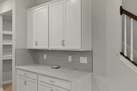 Adosado en venta en Brandon, Florida, 4 dormitorios, 240.25 m2 № 1910628 - foto 5