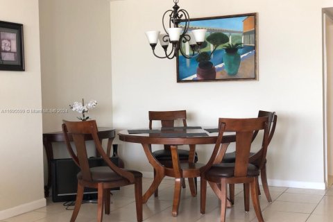 Copropriété à louer à Hallandale Beach, Floride: 1 chambre, 85.47 m2 № 1763531 - photo 4