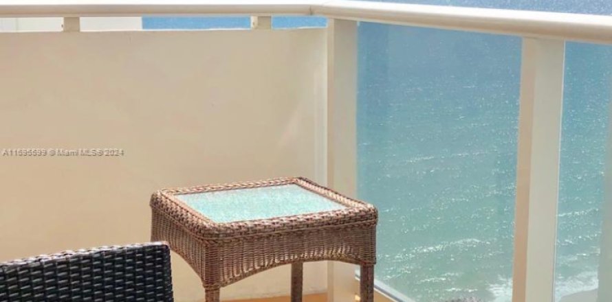 Condo à Hallandale Beach, Floride, 1 chambre  № 1763531