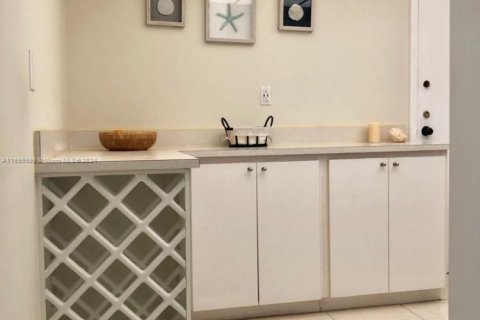 Copropriété à louer à Hallandale Beach, Floride: 1 chambre, 85.47 m2 № 1763531 - photo 7