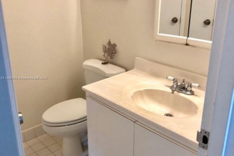 Copropriété à louer à Hallandale Beach, Floride: 1 chambre, 85.47 m2 № 1763531 - photo 11