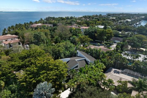 House in Coral Gables, Florida 5 bedrooms, 484.21 sq.m. № 1889428 - photo 5