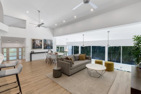 House in Coral Gables, Florida 5 bedrooms, 484.21 sq.m. № 1889428 - photo 30