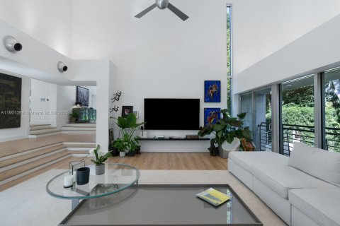 House in Coral Gables, Florida 5 bedrooms, 484.21 sq.m. № 1889428 - photo 26