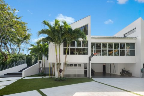 House in Coral Gables, Florida 5 bedrooms, 484.21 sq.m. № 1889428 - photo 17