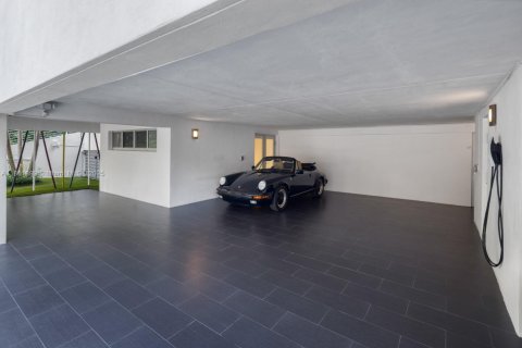 House in Coral Gables, Florida 5 bedrooms, 484.21 sq.m. № 1889428 - photo 19
