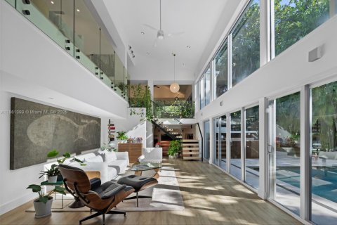 House in Coral Gables, Florida 5 bedrooms, 484.21 sq.m. № 1889428 - photo 10