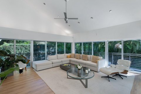 House in Coral Gables, Florida 5 bedrooms, 484.21 sq.m. № 1889428 - photo 25