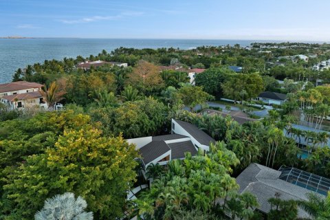 House in Coral Gables, Florida 5 bedrooms, 484.21 sq.m. № 1889428 - photo 6