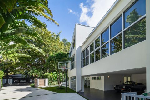 House in Coral Gables, Florida 5 bedrooms, 484.21 sq.m. № 1889428 - photo 14