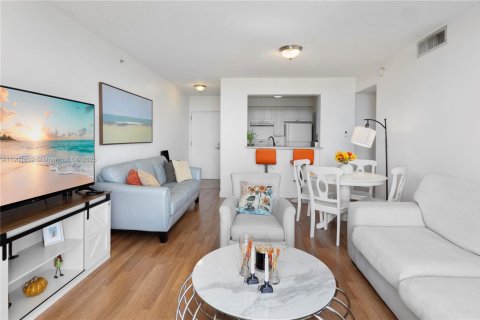 Купить кондоминиум в Майами, Флорида 2 спальни, 82.78м2, № 1971859 - фото 5