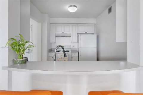 Купить кондоминиум в Майами, Флорида 2 спальни, 82.78м2, № 1971859 - фото 3