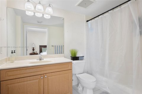 Купить кондоминиум в Майами, Флорида 2 спальни, 82.78м2, № 1971859 - фото 18